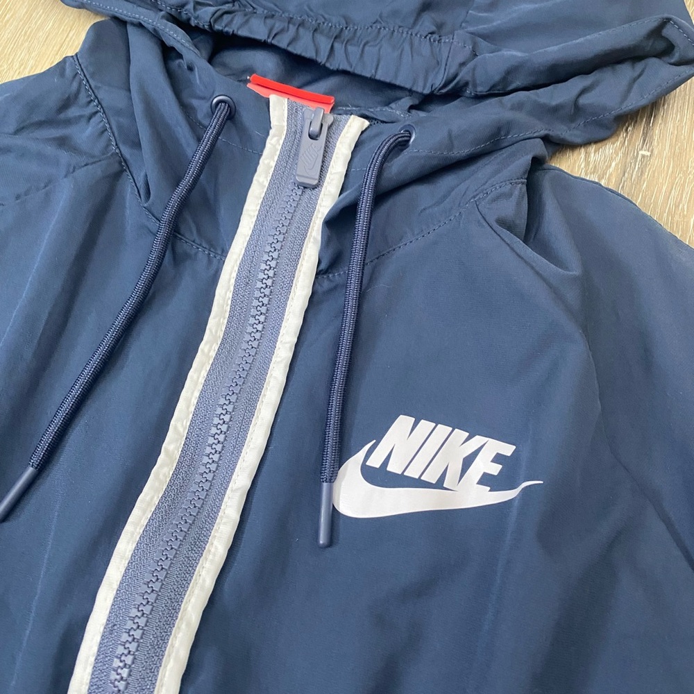 Nike Navy Blue Hooded Full Zip Windbreaker Jacket with White Accents Size Medium - Picture 3 of 7